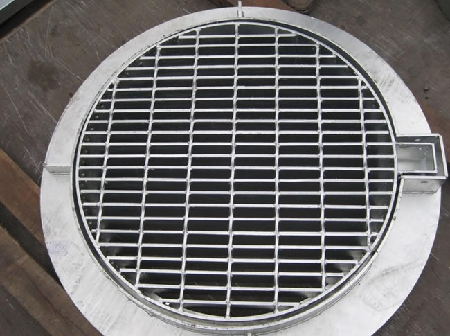 Steel Trench Cover Grates Secured with Lids